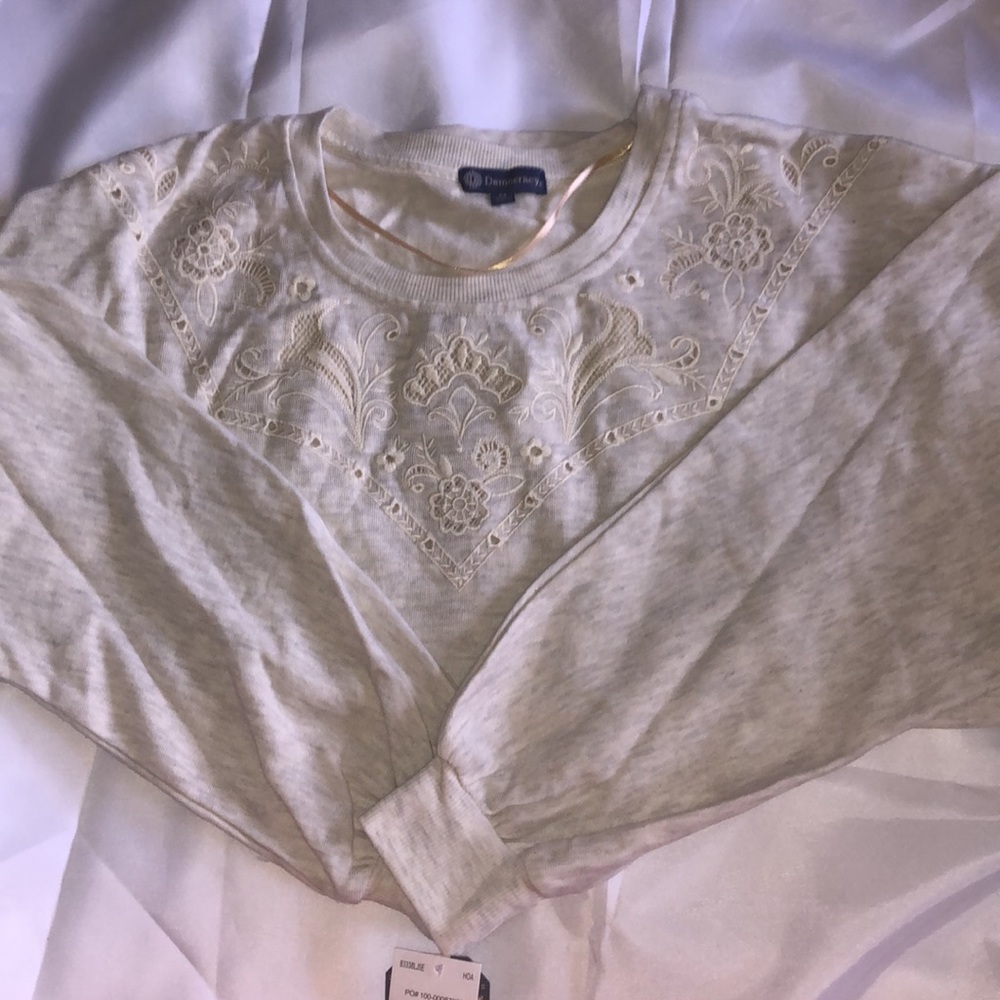 🆕 Democracy High-Low Cream Sweatshirt embroidered & crocheted (86)